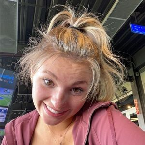 Meet your Posher, Ella